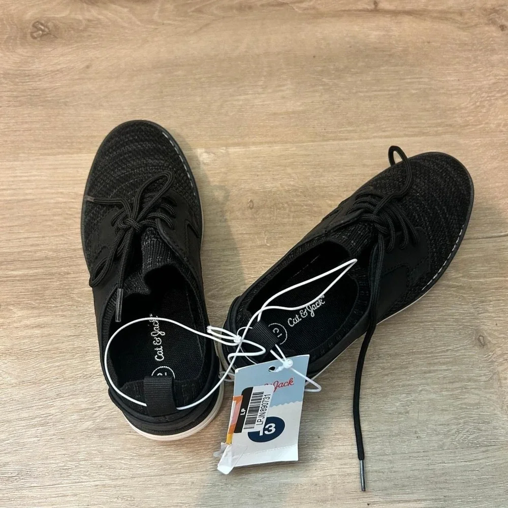 Cat&Jack Girls Size 13 Black Knit Lace-Up Sneakers NWT Lightweight Casual Shoes